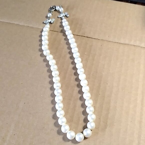 Faux Pearl Single Strand Necklace - Picture 2 of 14